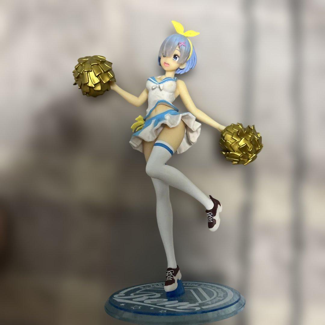 

[USED] Cheerleader figure with pom-poms