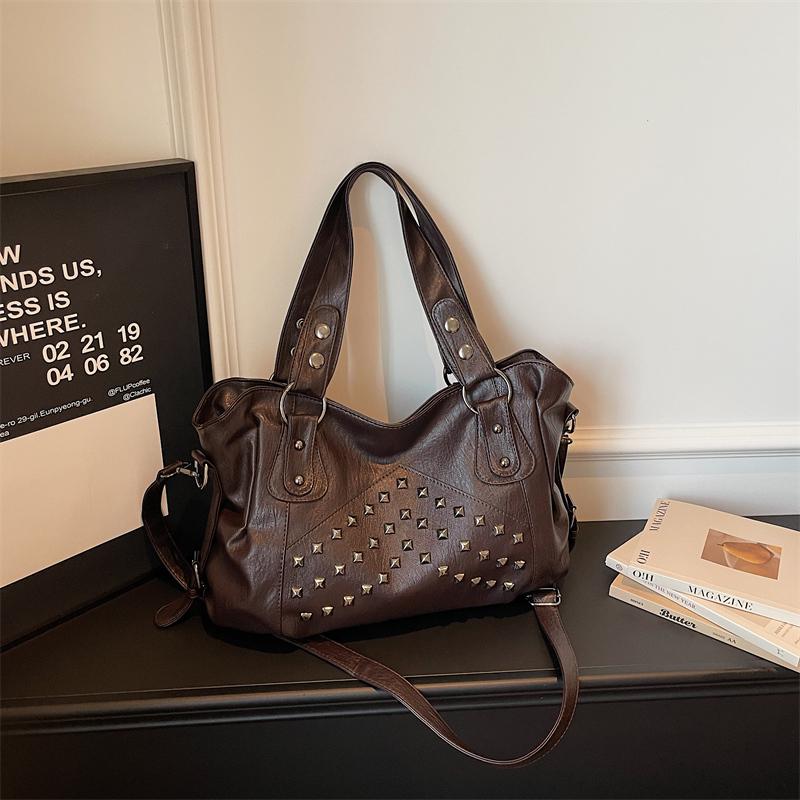 Vintage Large Capacity Rivet Tote Bag Women's Shoulder Underarm Bag