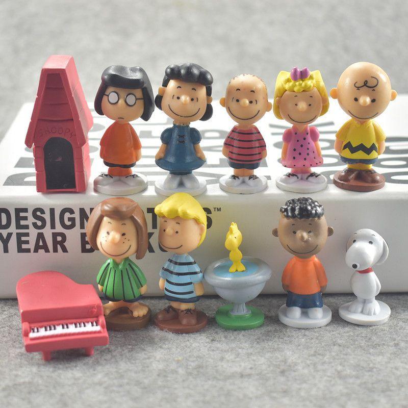 Conjunto de 12 Toppers de Bolo do Snoopy Decore Sua Festa Com a Turma do Peanuts!