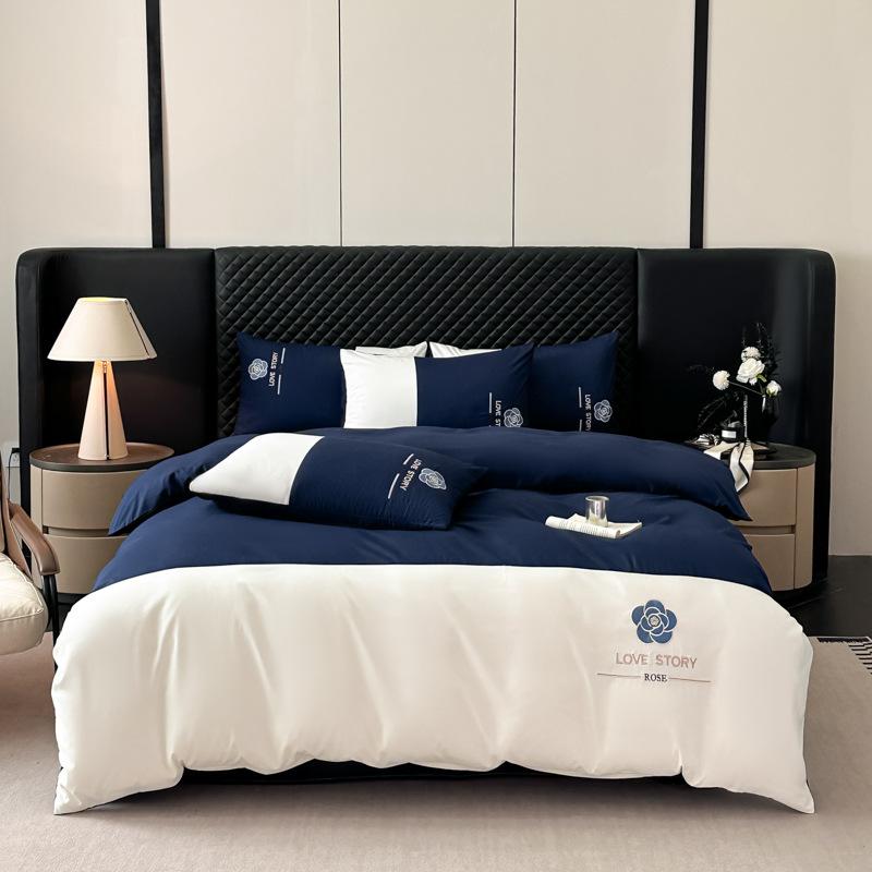 Lehký luxusní ledový hedvábný postelový čtyřdílný set oboustranný praný bavlněný vyšívaný povlak na přikrývku prostěradlo třídílný set