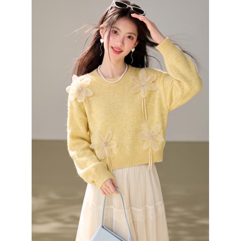 Soft 2026 Autumn Women's Round Neck Sweater with 3D Floral Design