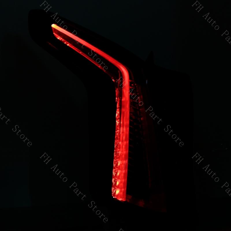 Car Rear Bumper Tail Light Brake Stop Turn Signal Lamp Rearlamp For Cadillac XT5 2020 2025 Taillight Taillamp