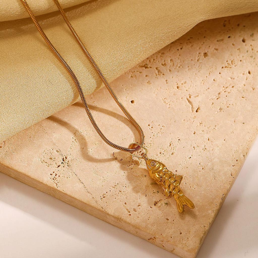 Amazon Beauty Hot-selling Stainless Steel Small Fish Pendant Necklace Personality Fashion High Quality Simple Fish Clavicle Chain