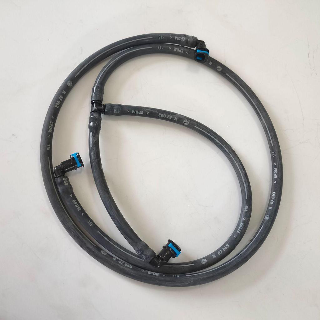 Mercedes W245 A1698600392 Black Rubber Headlight Washer Hose