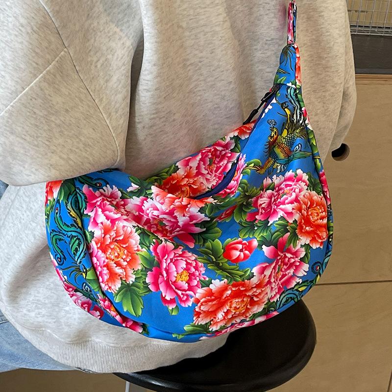 Large Capacity Northeast Flower National Style Bag for Women's New Autumn and Winter Niche Shoulder Bag Fashionable Commuter Crossbody Bag