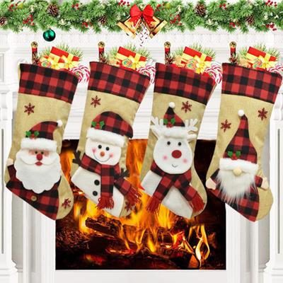 Vánoční punčochy 18" Juta Kostkovaná Krbové závěsné punčochy 3D Plyšový Santa Claus/Sněhulák/Sob Velké vánoční punčochy pro sváteční párty dekoraci