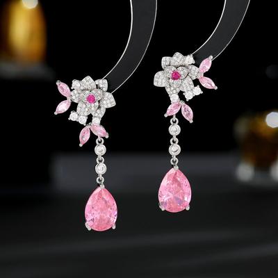 Boucles d'oreilles à pampilles longues en forme de goutte d'eau avec fleur de camélia et feuilles Ensemble de luxe léger avec zircons Pour les accessoires de port quotidien