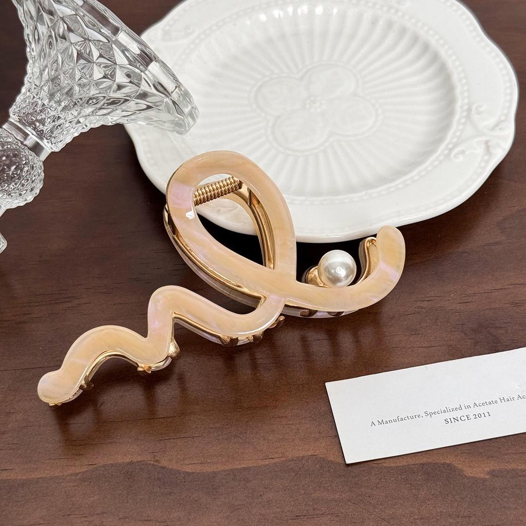 Elegant 12cm Acrylic Wave Hair Clip With Pearl Embellishments For Fashionable Women Beige12cm