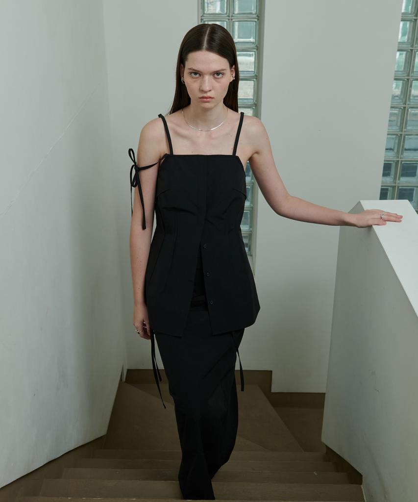 Eonmyuteu Out Seam Detail Camisole Blouse(Black)