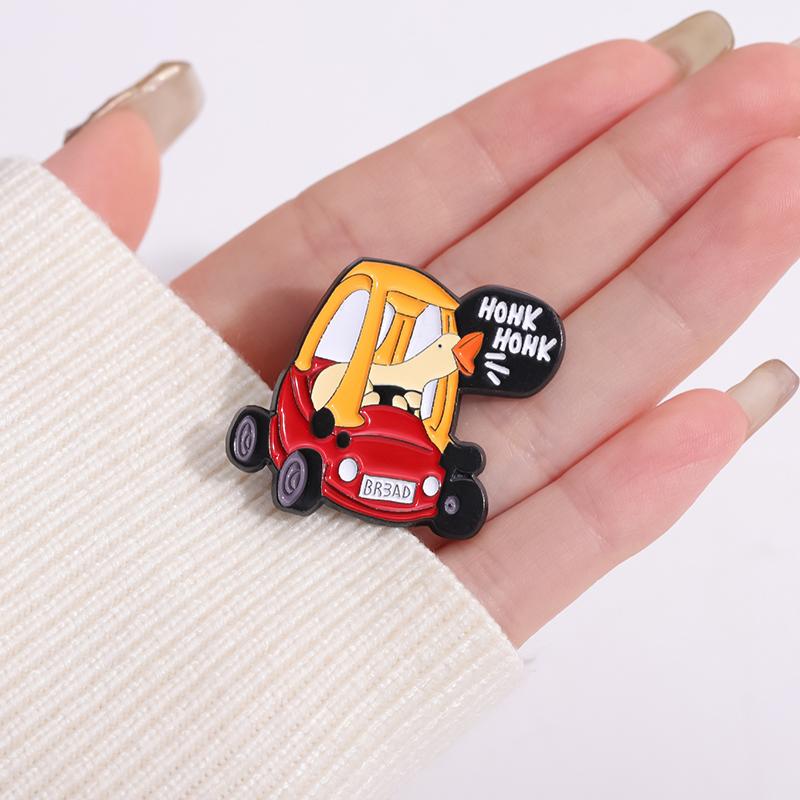 Honk Honk Gans Auto Emaille Anstecknadeln Benutzerdefinierte Broschen Reversabzeichen Cartoon Tier Lustiger Schmuck Geschenk für Kinder Freunde