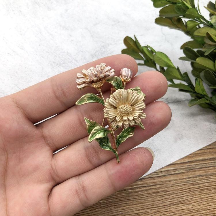 Forest retro fairy tale versatile brooch bee pearl temperament brooch pin coat with accessories