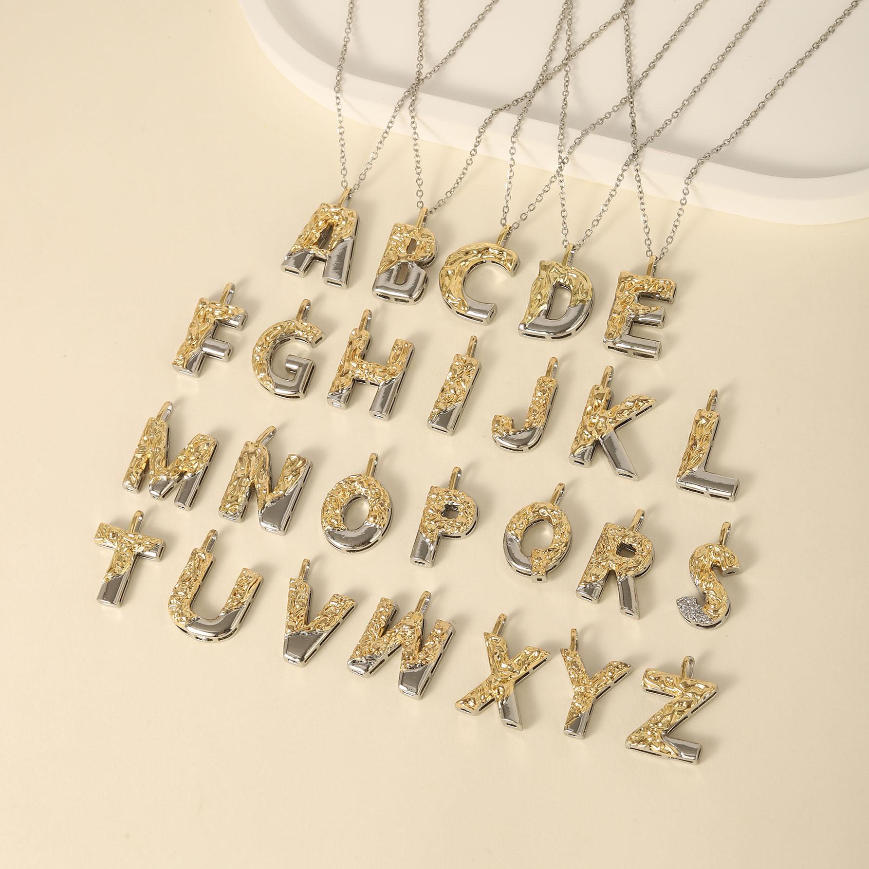 

Двухцветное колье из нержавеющей стали 18 карат с подвеской в виде буквы Umber