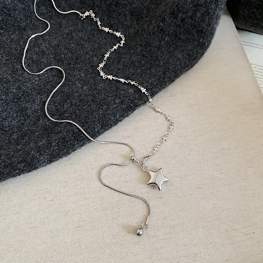 Minimalist Star Pendant Clavicle Necklace - Versatile, High-End Fashion for Women.