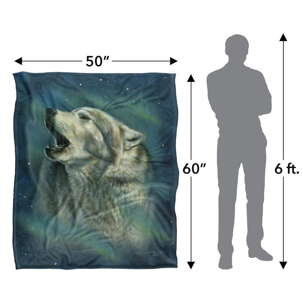 Aurora Silky Howling Wolf Supersoft Blanket
