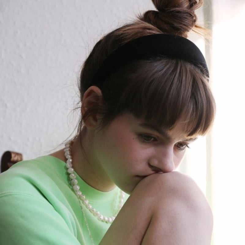 Elizabeth Moments Black Velvet Headband