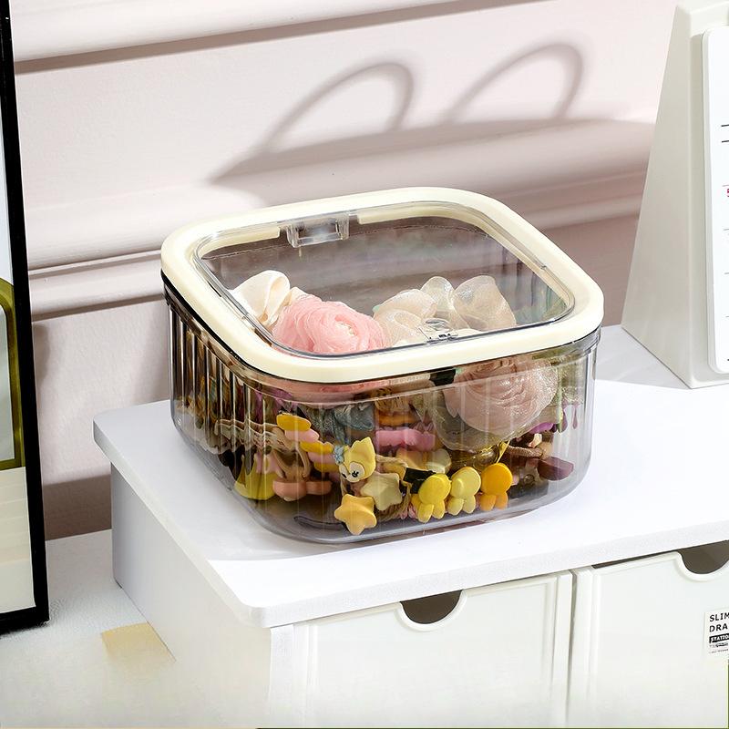 

Настольная шкатулка для украшений большой вместимости с крышкой, кожаным ремешком, резинкой для волос, заколкой для волос и милой коробкой для хранения Small size - grayish tint