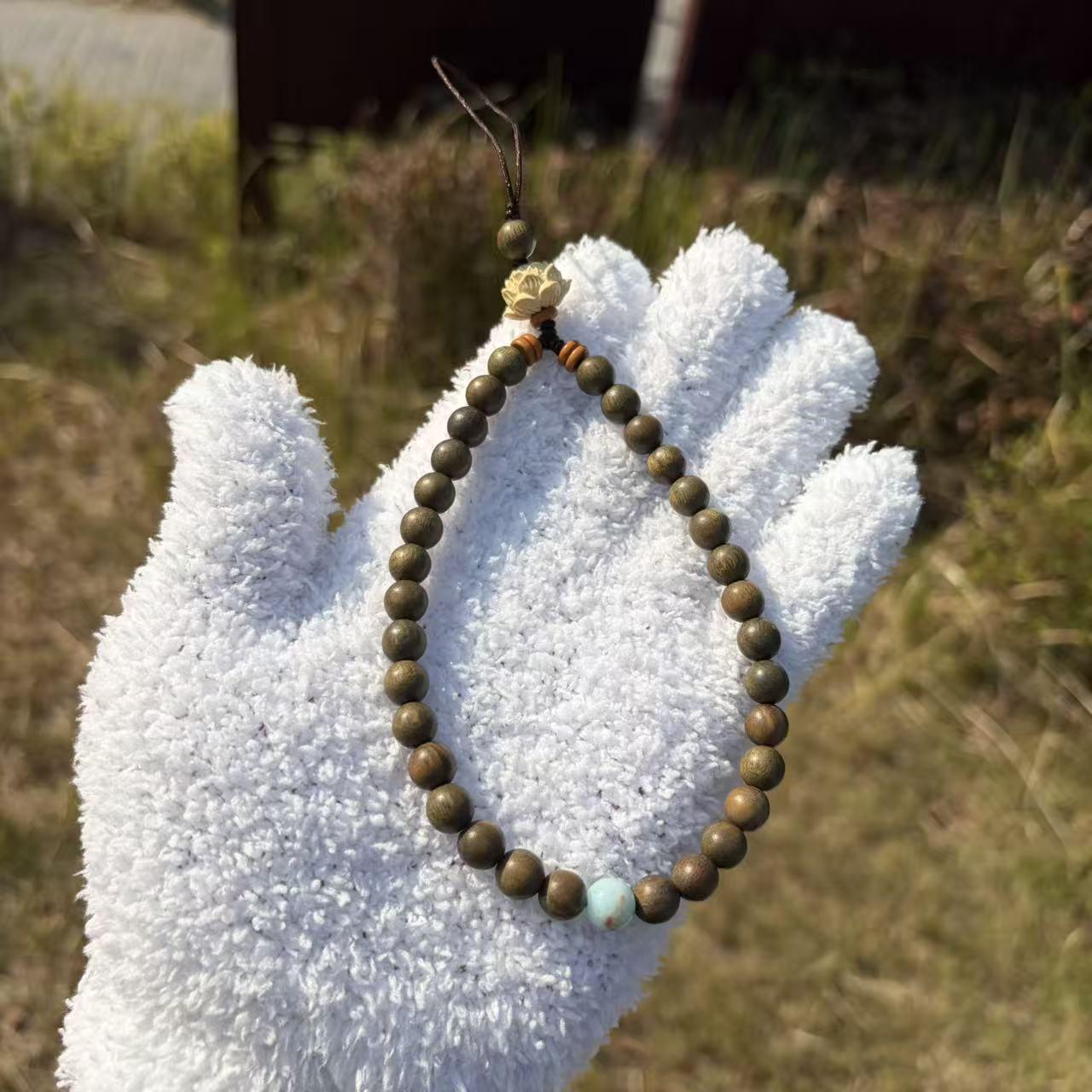 

Green Sandalwood Lotus Phone Charm & Anti-Lost Keychain Wrist Strap