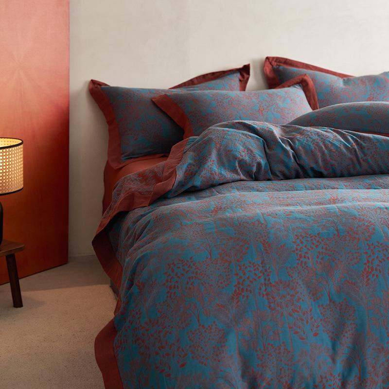 Retro Cotton Four-Piece Set: Yarn-Dyed Jacquard Bed Sheet & Duvet Cover for All Seasons