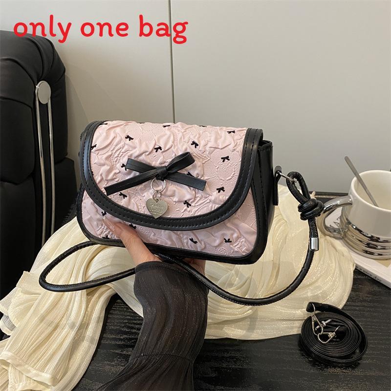 Pu Small Heartdesign Clutch Bag With Magnetic Closure For Daily Use