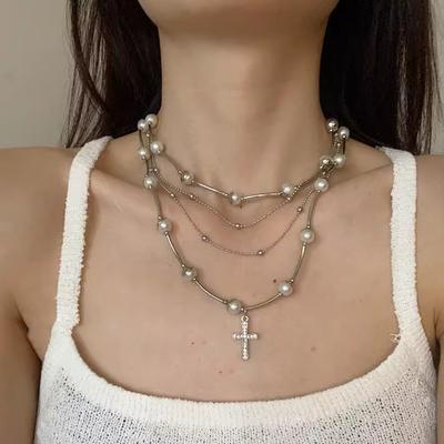Collier croix multi-rangs en perles doux et frais chaîne de clavicule féminine luxe léger chaîne de cou rétro tendance