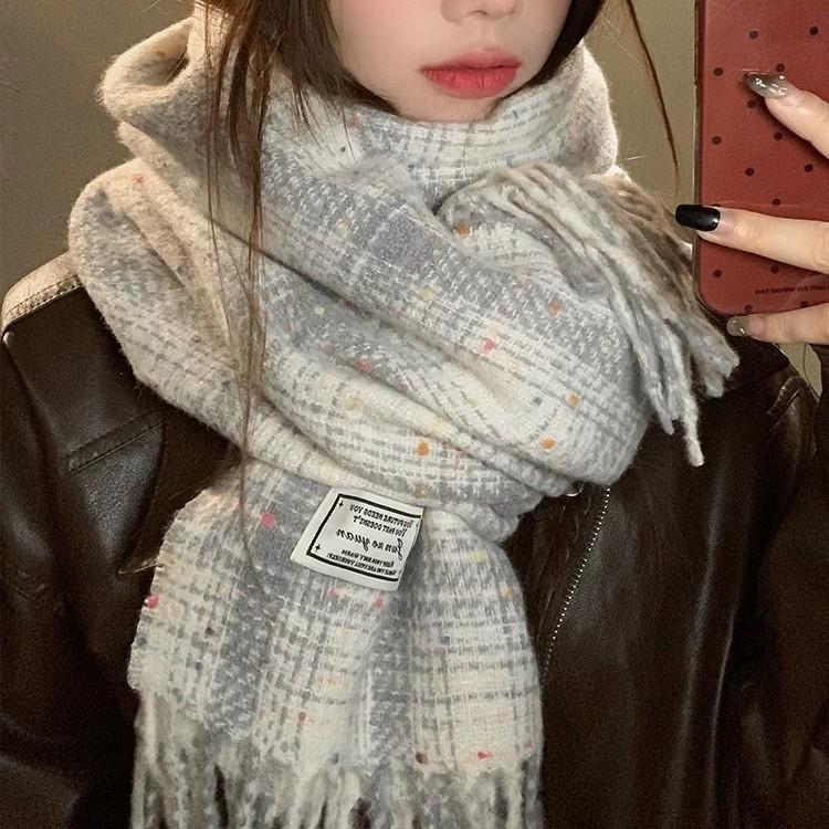 Scarf female Korean version versatile high sense showing white grid new autumn and winter student couple atmosphere fashionable warm scarf