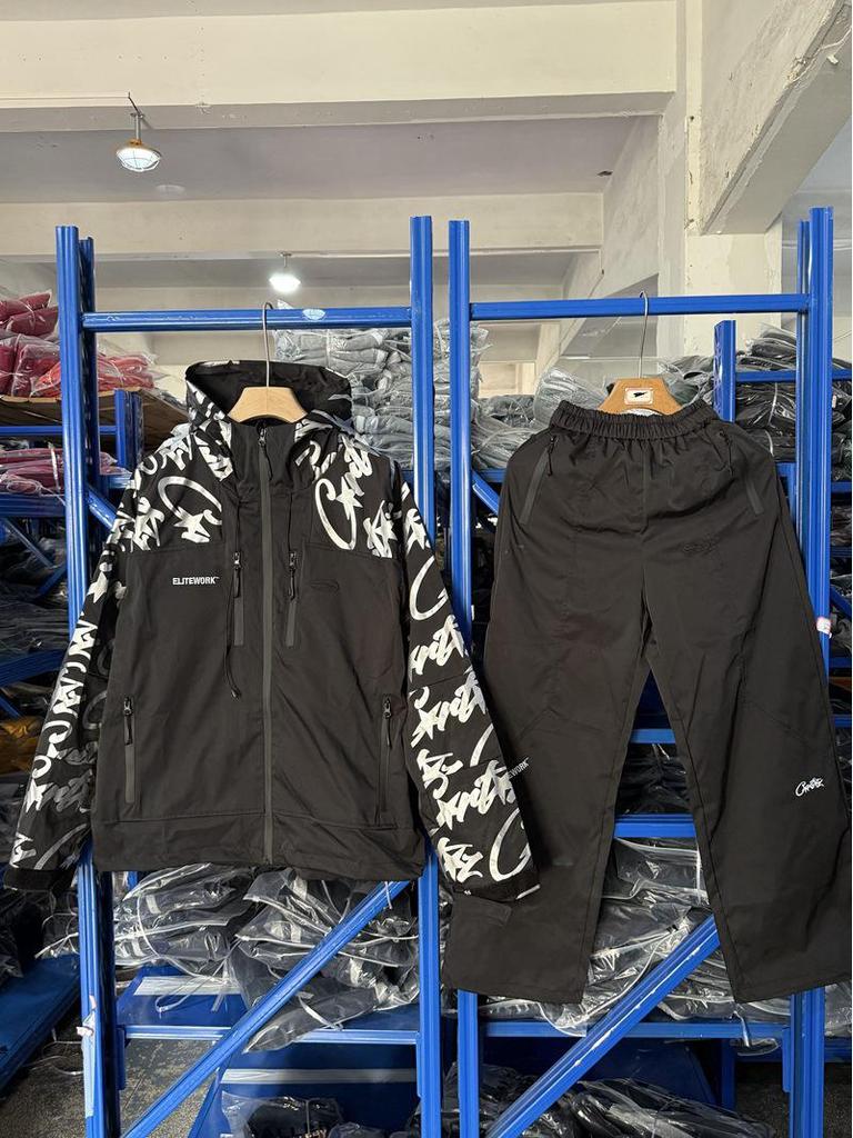 Set Giacca Antivento Riflettente Corteiz Alcatraz & Pantaloni Lunghi Casual