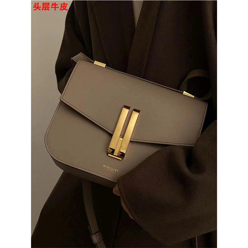 Neue Britische Nischen-Design-Tasche, Ein Schultertasche aus echtem Leder für Damen, Tofu Kleine Quadratische Tasche