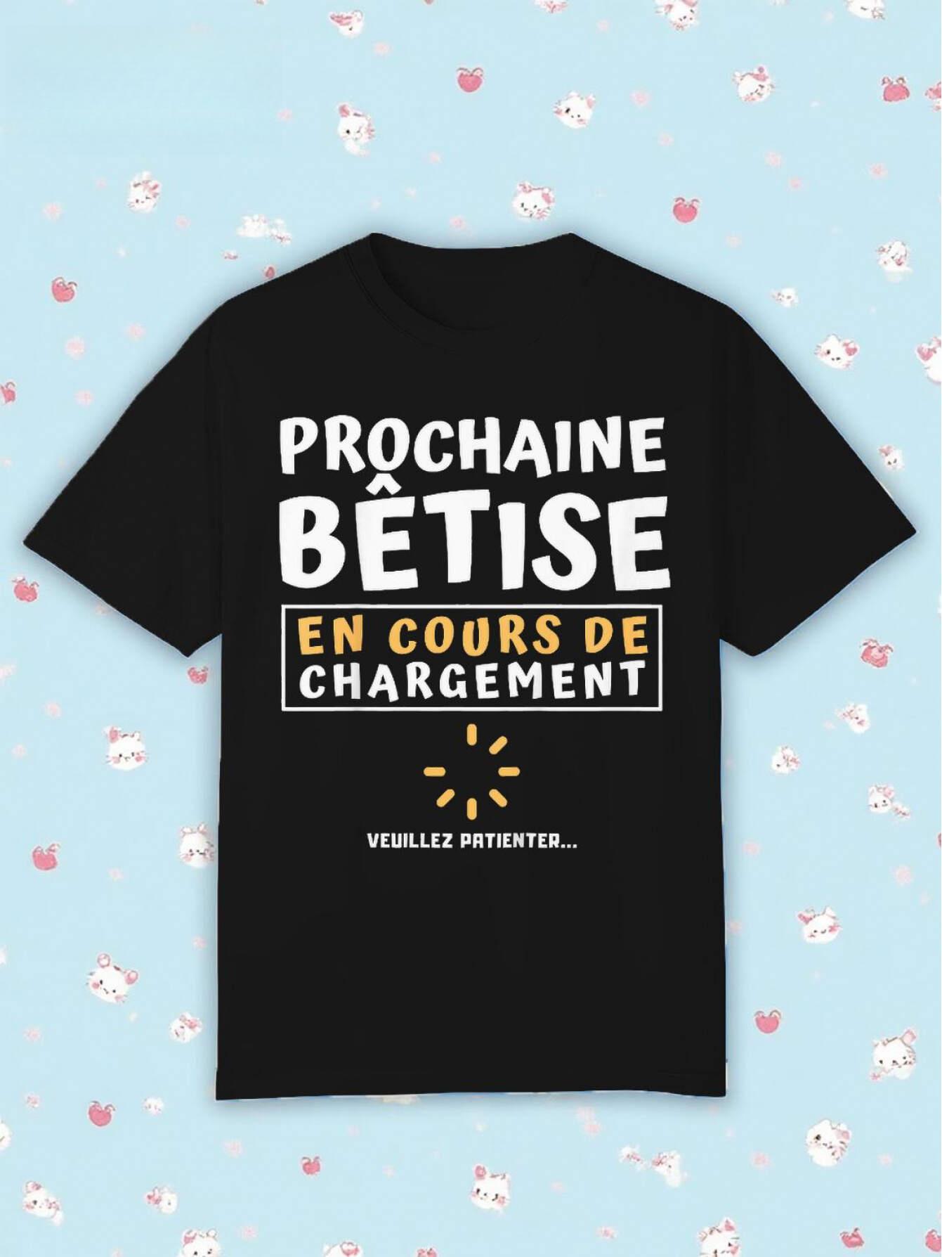 Humorous French Graphic Tee - Mischief in Progress Kawaii French Saying Shirt Featuring a Cheerful Face & French Slogan S