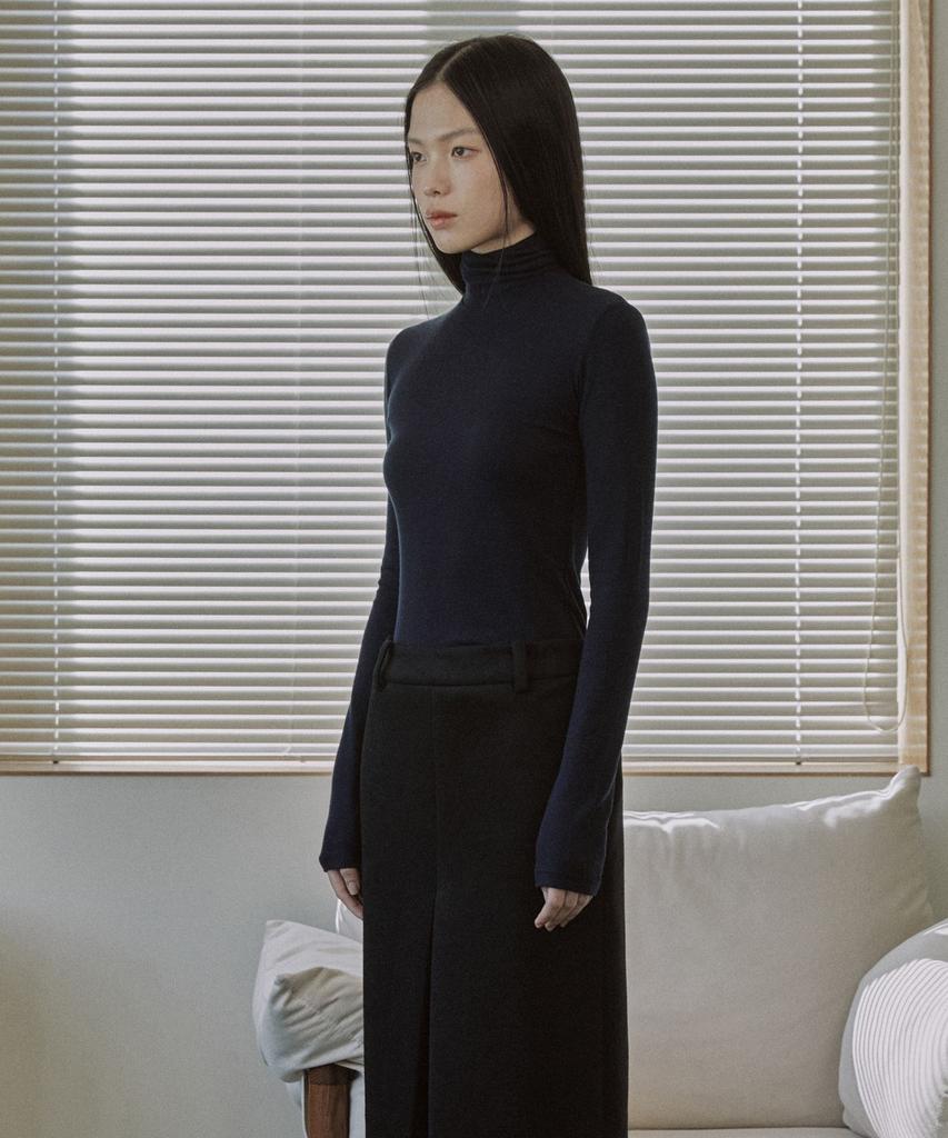 MAIS Essential Ribbed Wool Turtleneck / Navy