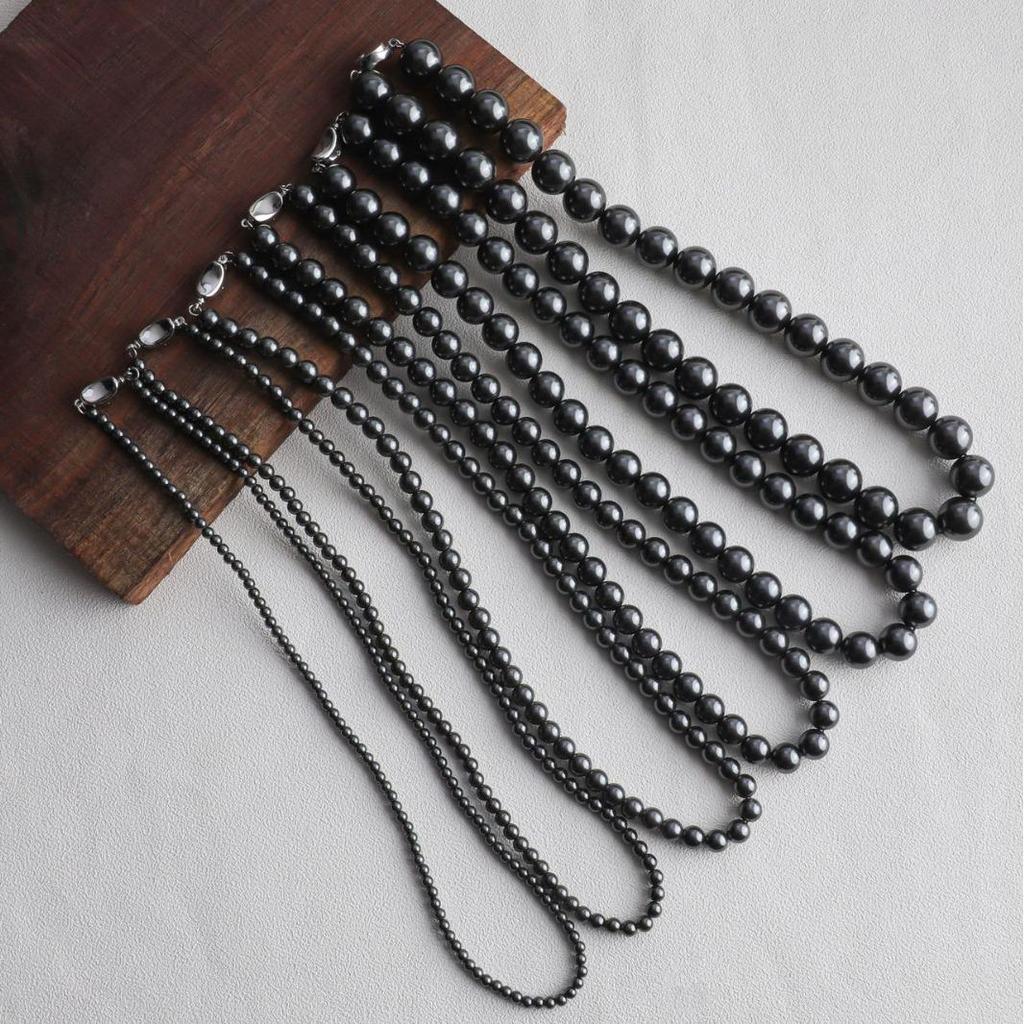 Elegancki naszyjnik obojczykowy z perłą tahitańską i zapięciem w kształcie sztabki ze srebra próby 925