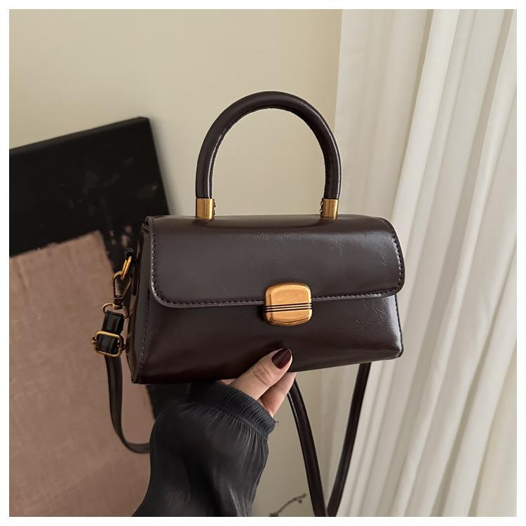 

Retro niche portable solid color bag women s 2025 new trendy fashion Korean small square bag multi-functional messenger bag темно-коричневого кольору