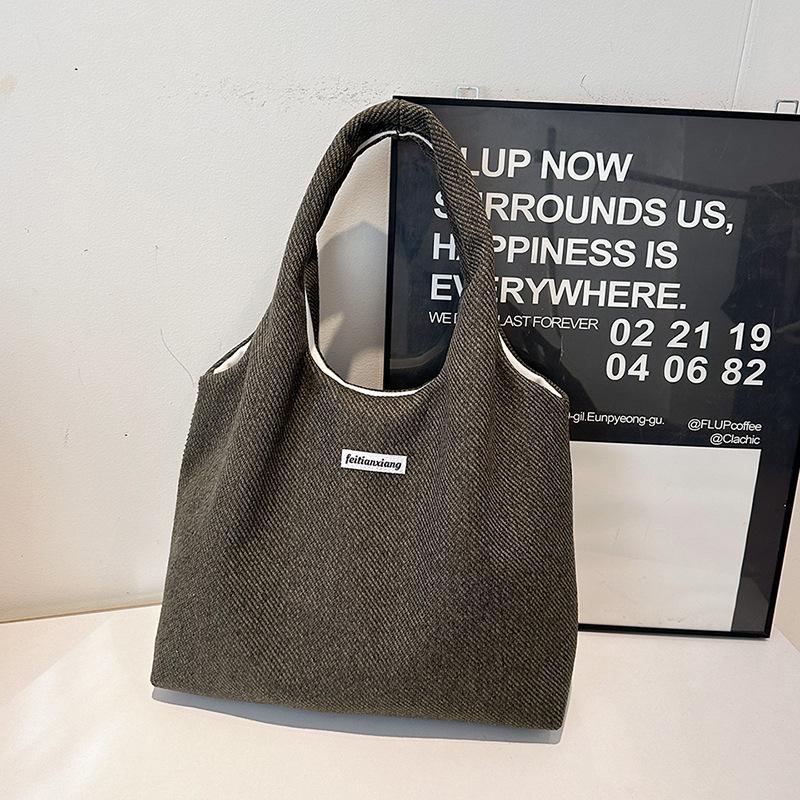 Niche casual women's bags are popular, new casual fashion, large capacity and light student shoulder bags, commuter tote bags