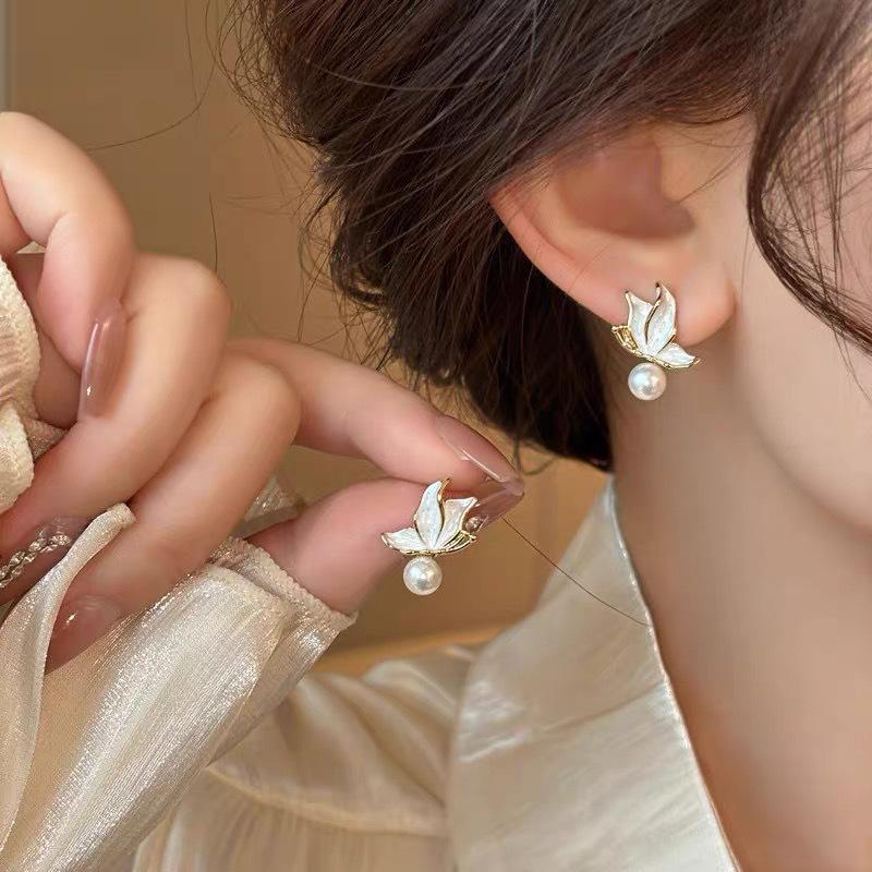 Butterfly hand-painted pearl ear clips without ear piercings, high-end niche, fairy small fresh stud earrings
