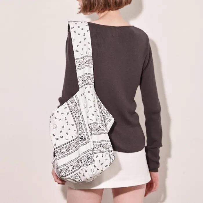 Smile Paisley Big Square Reversible Hobo Bag_2color