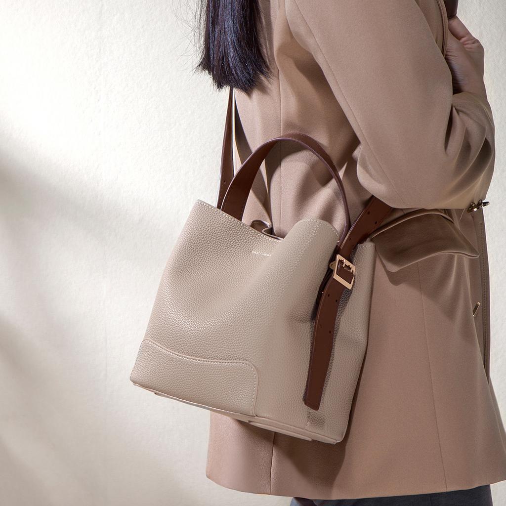 Women's Bag 2024 New Model High-End Bucket Bag Fashionable Shoulder Bag for Work Commuting Handheld Crossbody Bucket Bag