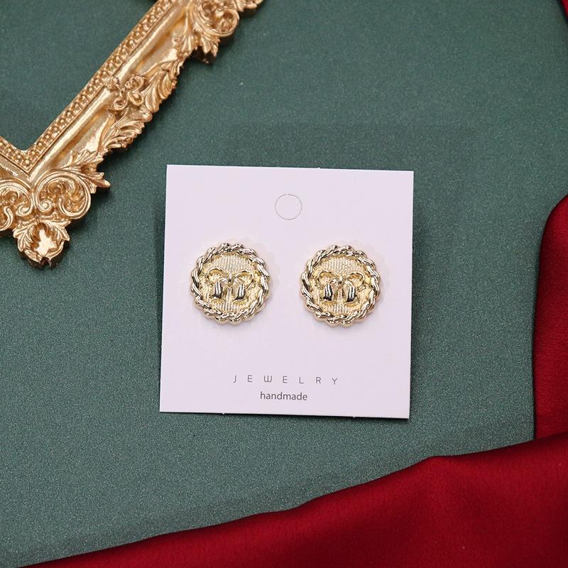 Vintage Geometric Peach Heart Stud Earrings Baroque Pearl Women's Personality French Simple Temperament Earrings Hong Kong Style Earrings