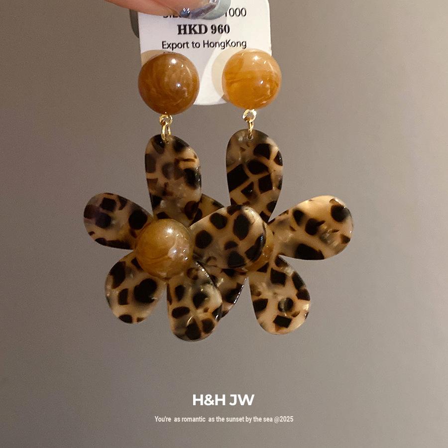 Silver needle resin smudged leopard print flower stud earrings retro Spice Girl fashion personalized earrings design sense niche earrings women