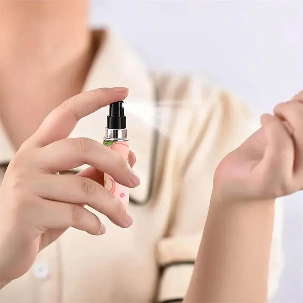 Neue nachfüllbare 5ml Sprühflasche Mini Blumenmuster Leere Kosmetikbehälter mit Anhänger Nachfüllbare Parfümflasche