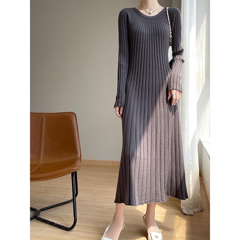 

Женское бархатное трикотажное платье-свитер в рубчик Andy - Осенне-зимний ретро-стиль Medium темно-серого