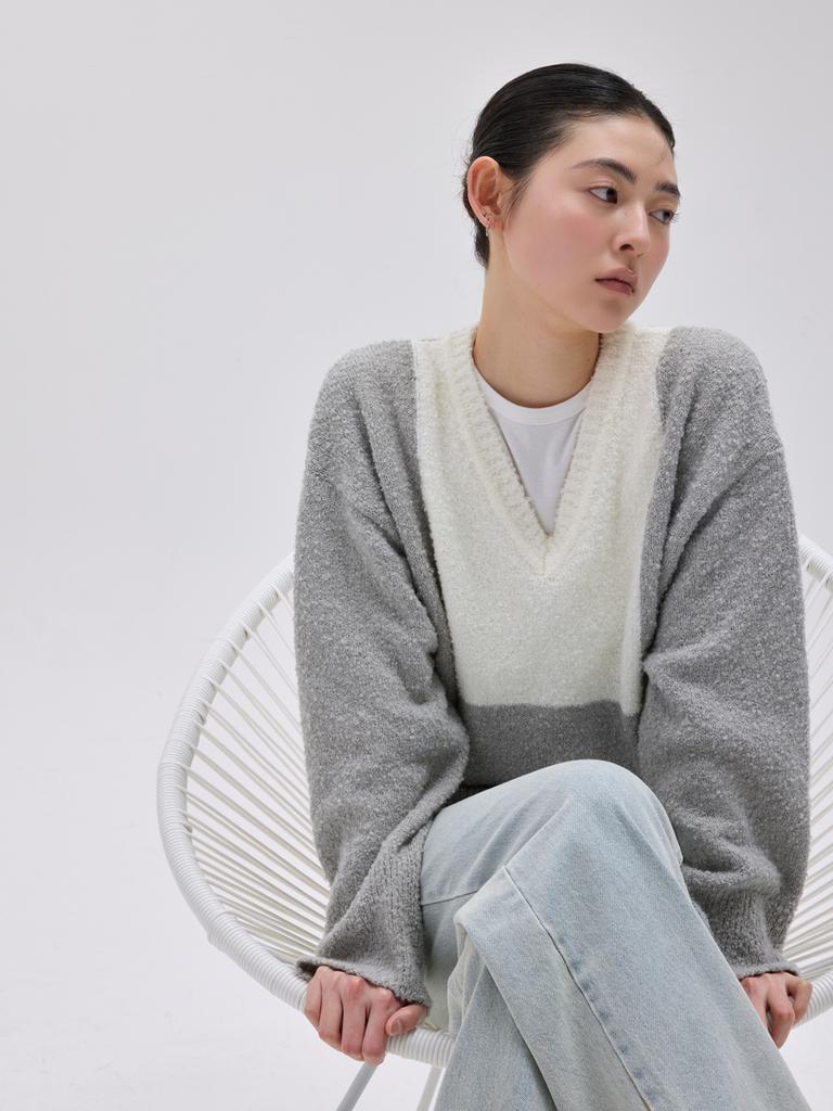 Kelidu White Block V-Neck Boucle Knit_ Gray