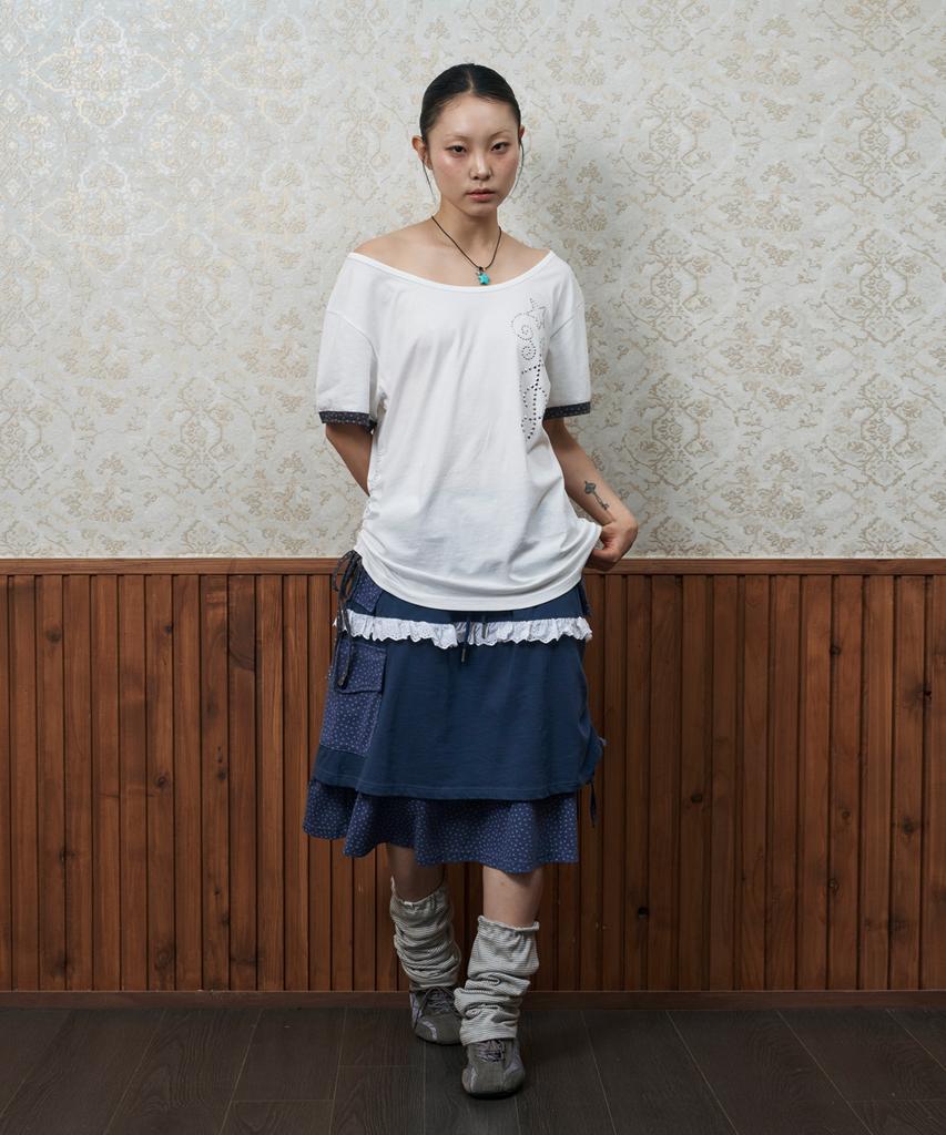 Lujeoseukeulleob [Jamaehwa] Clef Star Hotfix Off-Shoulder Short Sleeve Tee White