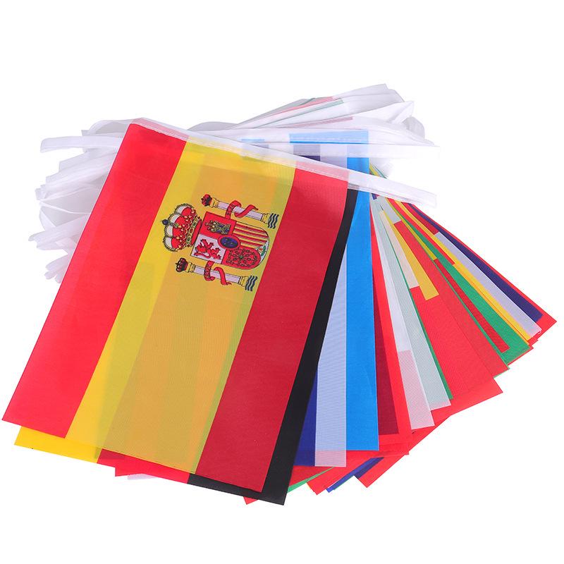 Sada dekorativních vlaječek: 50 Vlaječek na šňůře, 100 Vlaječek ve tvaru vějíře, 200 Vlaječek (14 x 21 cm), 20 Vlaječek (20 x 28 cm)