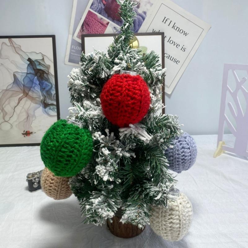 Set Of 2 Knitted Christmas Ornament Balls 6CM Soft Polyester Plastic Handcrafted Seasonal Decoration For Gift Wrapping