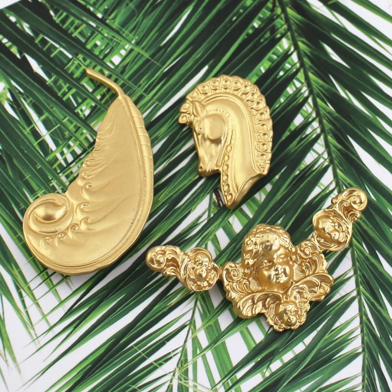 Chic Vögel und Blumen Eine Vielzahl von dreidimensionalen Metallbroschen und Anstecknadeln für Damen