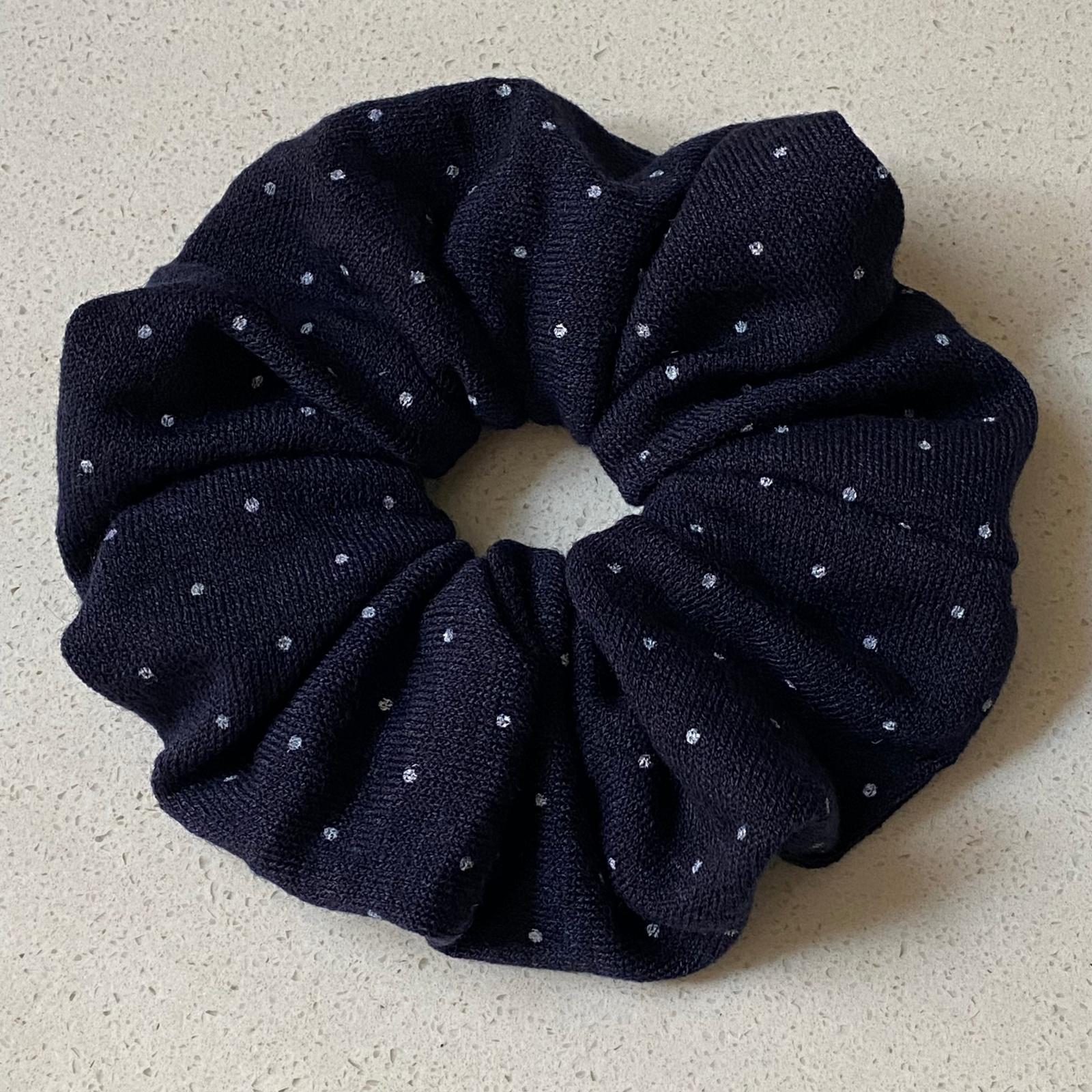 

Fabric Polka Dot Large Intestine Hair Band for Women Fabric High Elasticity Hair Tie Bun Simple Ponytail Bow Knot Hair Accessory темно-синього кольору