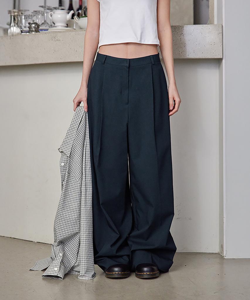 Leondeondada One-Tuck Over Wide Pants, Navy