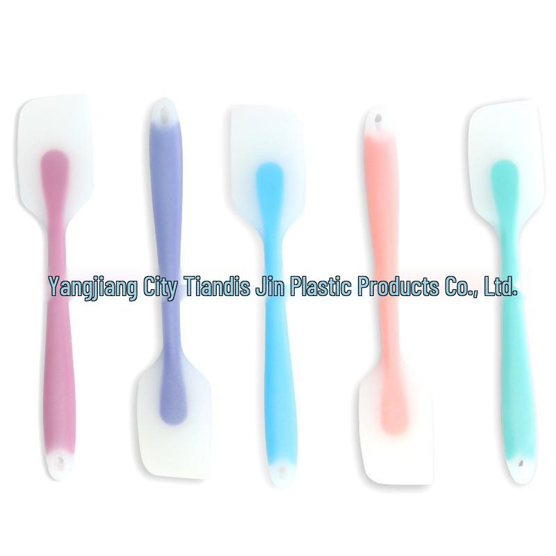 High-Temperature Translucent Silicone Spatula: Ideal for Cake Mixing, Cream Spreading, and Butter Scraping.
