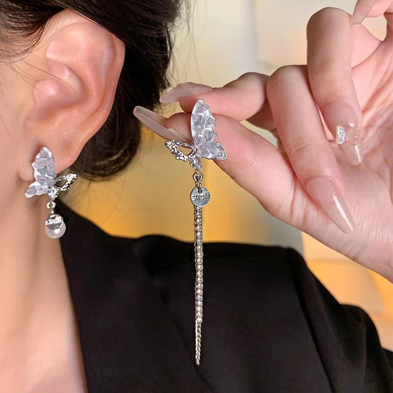 Asymmetrische Schmetterlings-Ohrringe aus S925 Silber mit blauen Diamantkristallperlen und langen Quasten für Damen