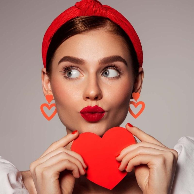 Stylish Heart Acrylic Earrings Pink Ear Drops Lady Party Hollow Heart Statement Earring Valentines Day Gift Lightweight