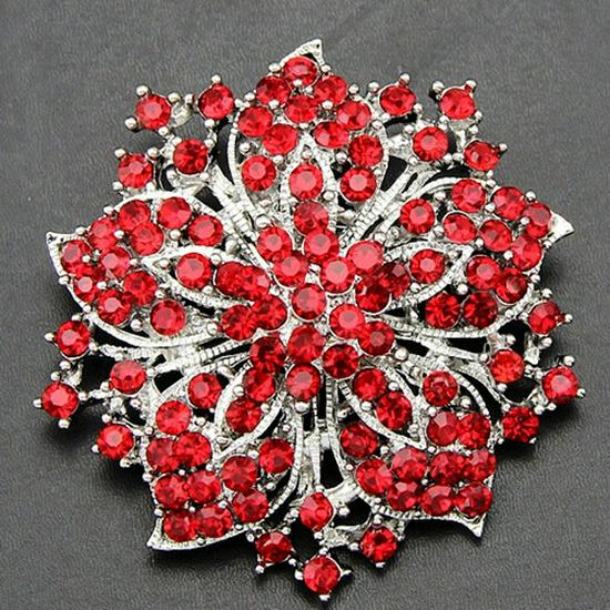 

Вишукана діамантова брошка у вигляді квітки: Елегантна корсажна бутоньєрка з баугінії для банкетного вбрання леді